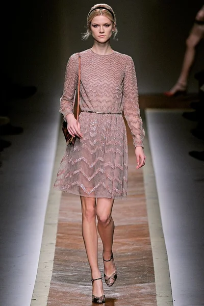 Look 16